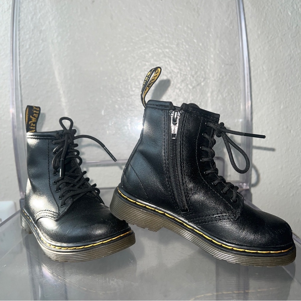 kids boots dr Martens size US 8 (1460T)